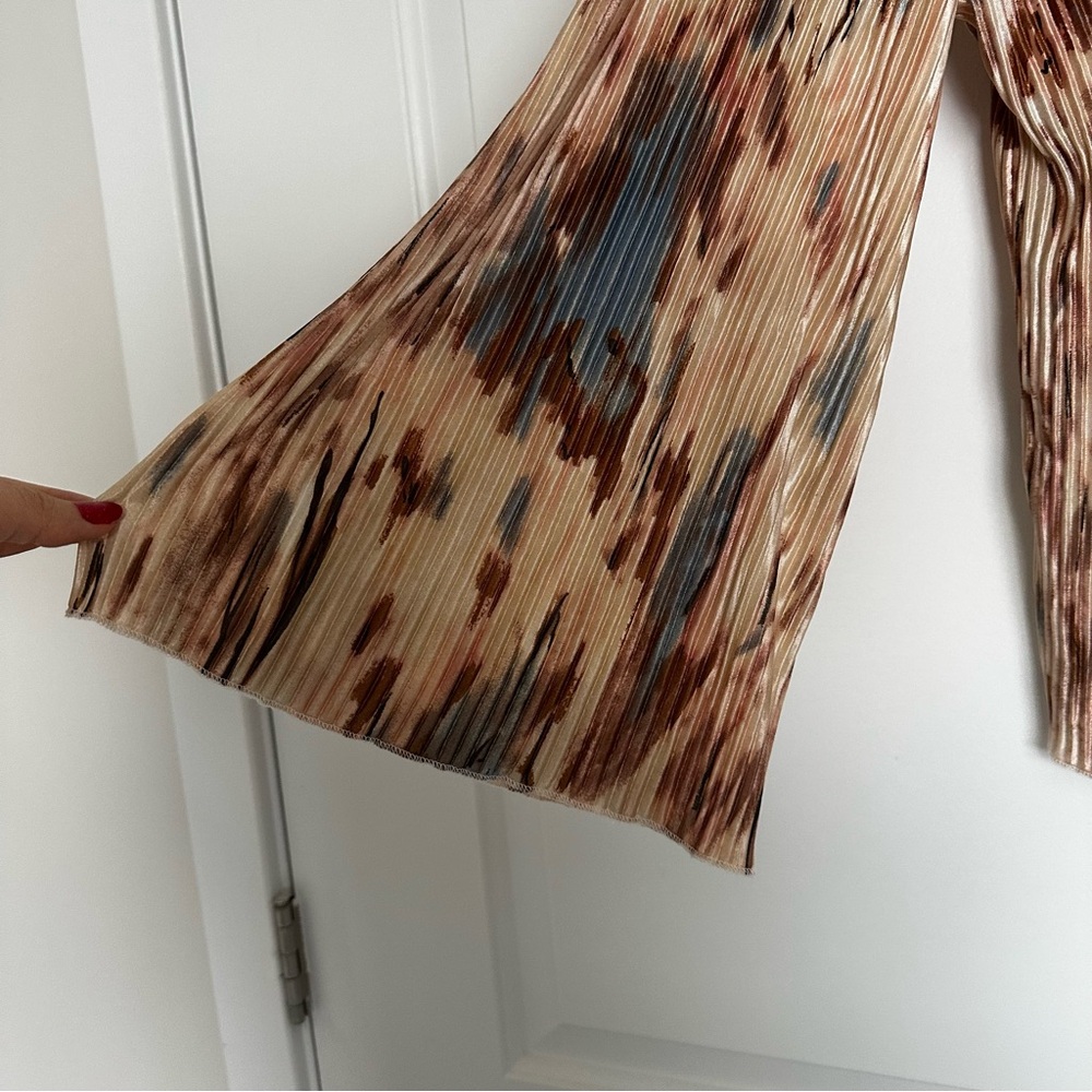 3/$25 ⭐️ SHEIN Brown Khaki Multicolor Pleated Flare Sleeve Blouse - Picture 4 of 6